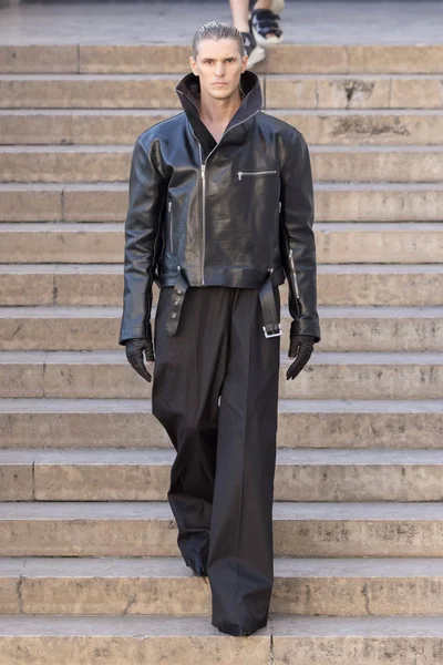 Look 27